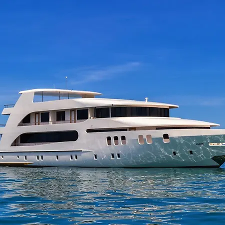 Отель Liveaboard Adora